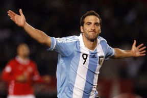 英超激烈冲刺：每场都精彩绝伦，悬念不断！，英超现场