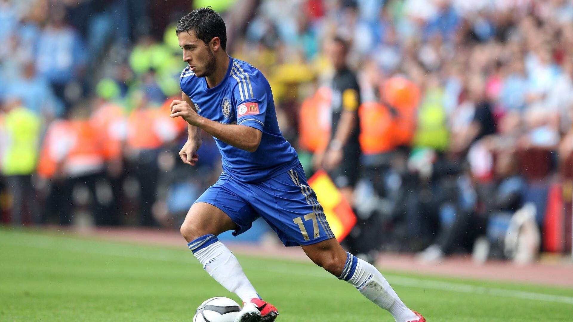 怎能不爱！实拍40岁魔笛疯狂回追破坏罗马反击，米兰球迷集体鼓掌